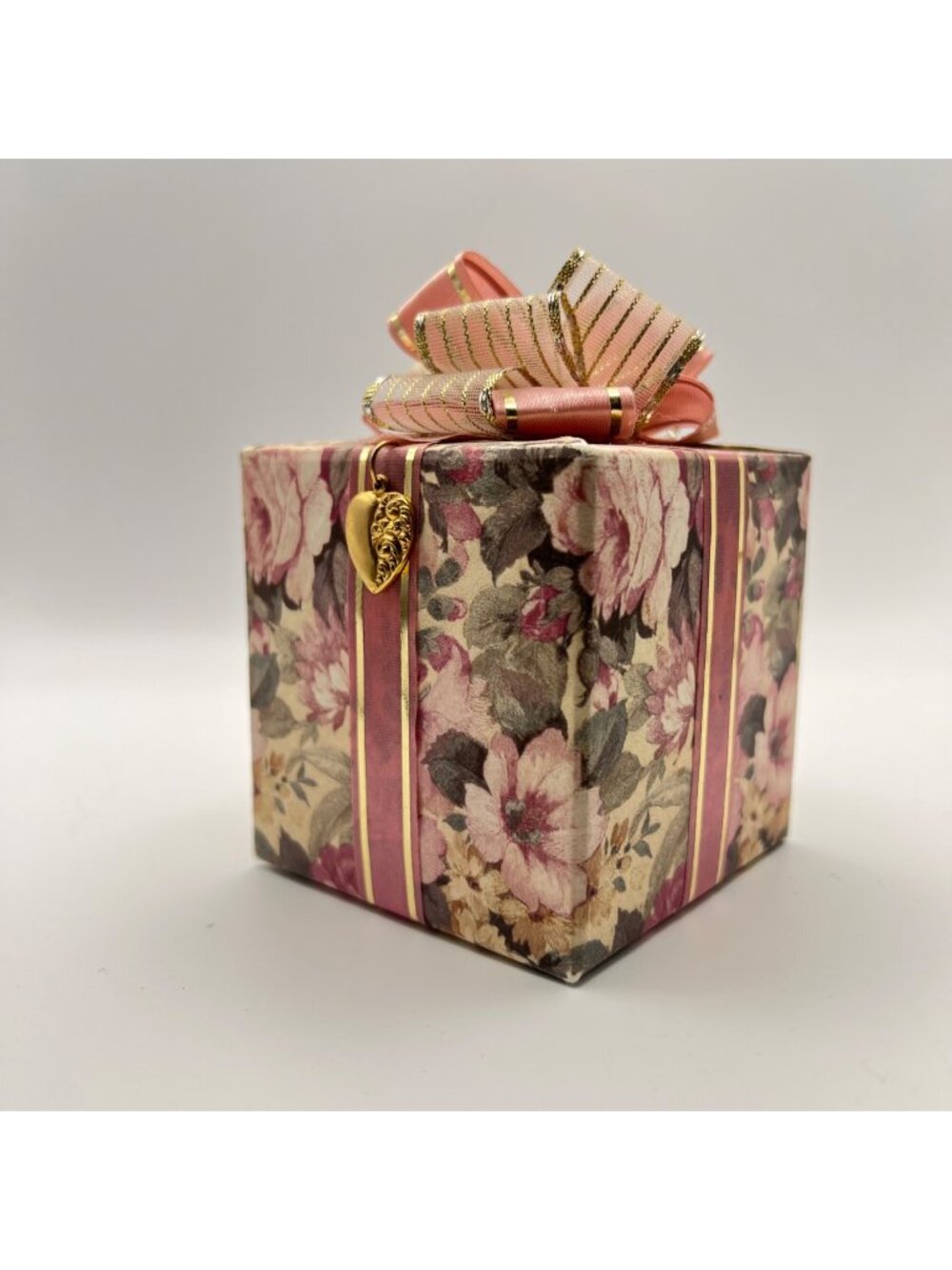 Pretti-Pak Floral Music Box You Light Up My Life Gold Heart Charm Bow Vintage